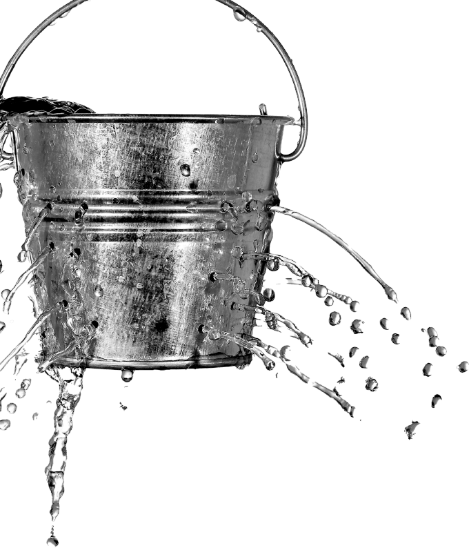Balde transbordando água